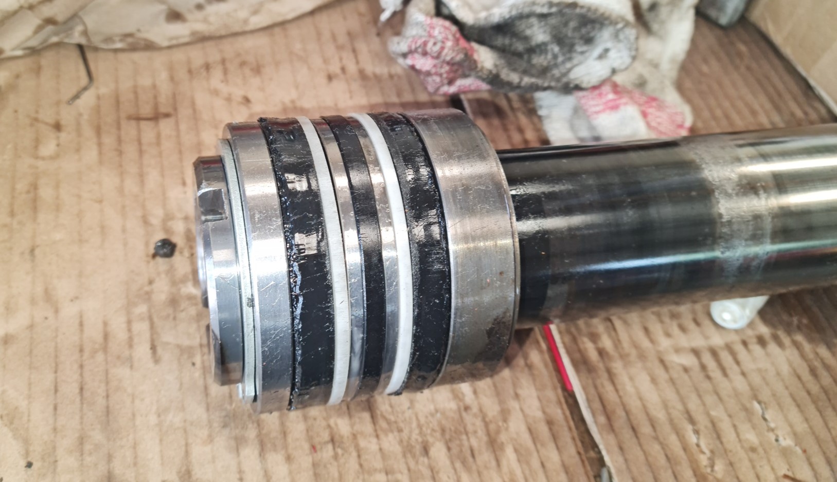 Vermeidung von Ausfällen in Hydrauliksystemen: Kontrolle des Ölstands